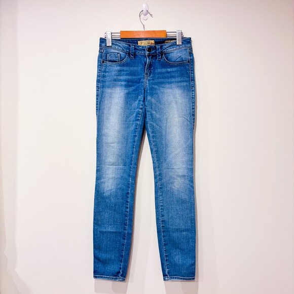 GUESS Brittney Light Wash Low-Rise Skinny Jeans | Size 26* - Picture 1 of 11